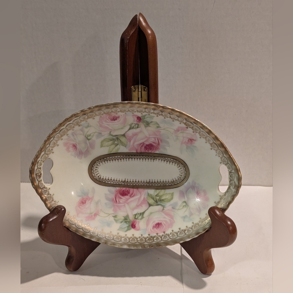 Bolivarian Edwardian Art Nouveau hand-painted porcelain dish.
